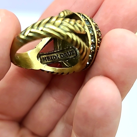 Incandescent Heidi Daus Holiday Cocktail Ring πw Topaz Swarovski Crystals sz 8! - Picture 10 of 11